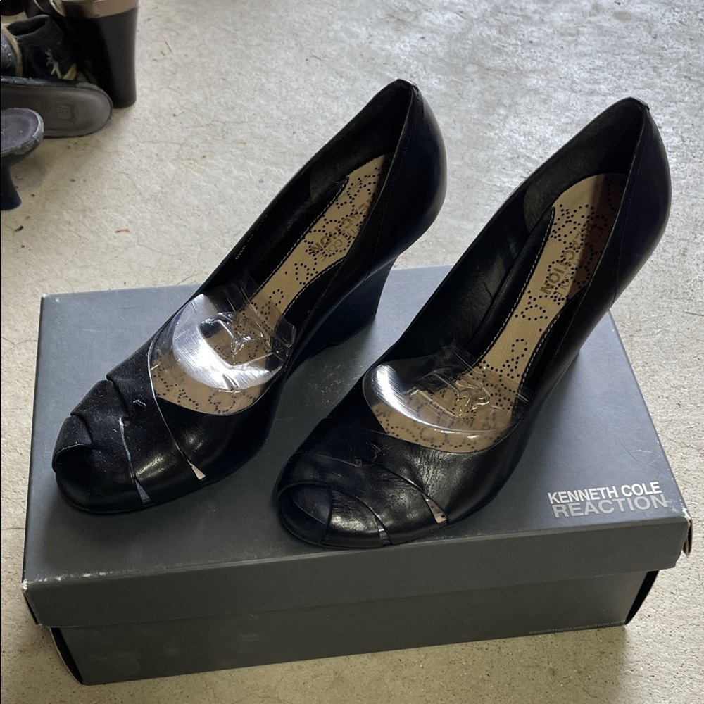 Kenneth Cole Reaction Black Peep Toe Wedges